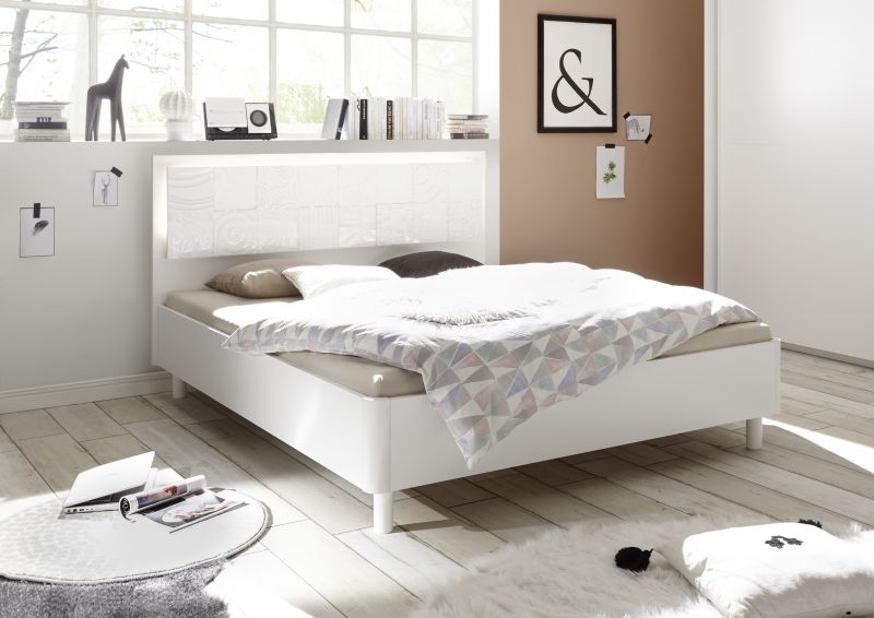 Design Bett in Weiss gemustert Xena 180x200